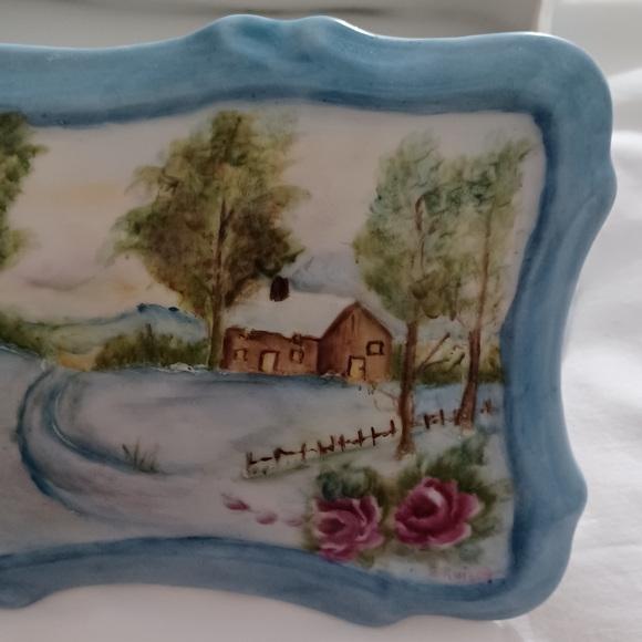 Vintage Handpainted Porcelain Trinket Vanity Box With Lid Flowers Country Scene - Picture 7 of 11